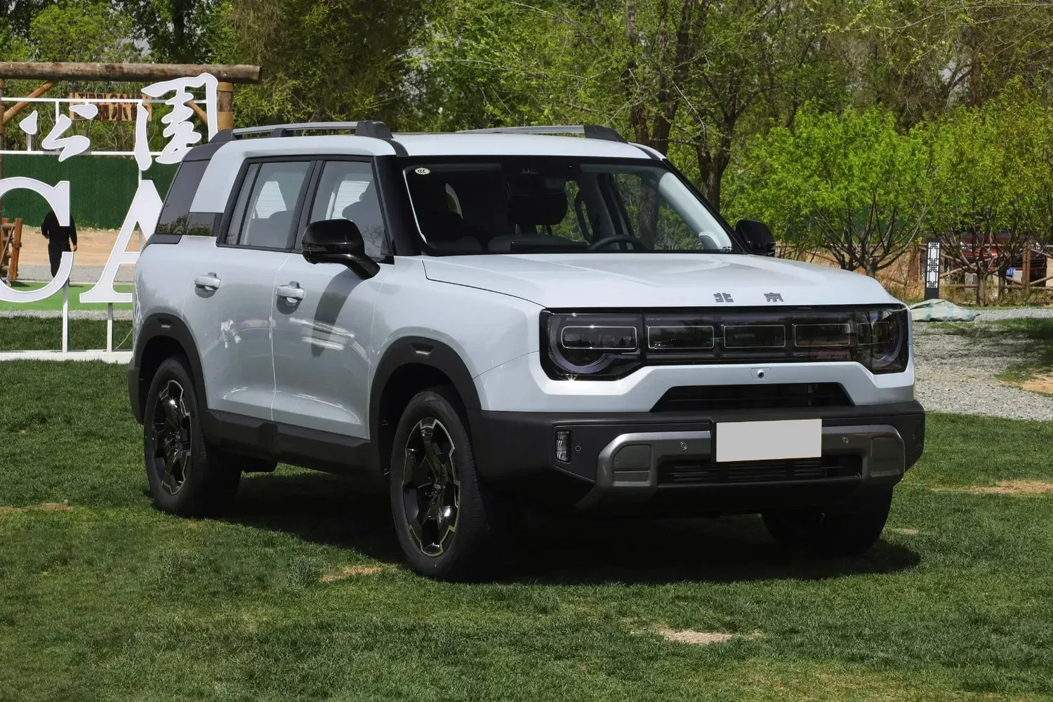 imgi_18_Baic-Motor-Beijing-Bj30-SUV-Gasoline-Cars-1-5t-Light-off-Road-Petrol-SUV-Car-Secon BAIC BJ30– Buy Direct From China | China Car Export - Image 1